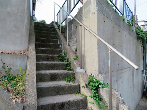 階段は50段以下であれば可