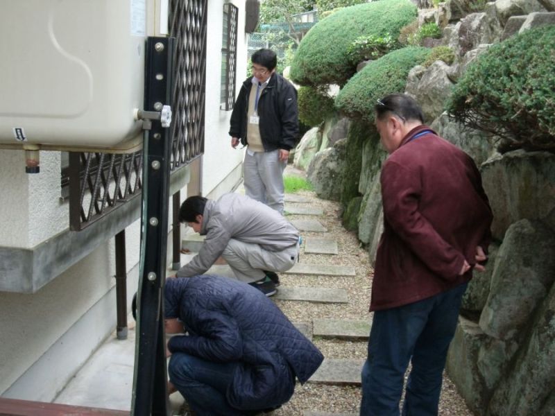 既存の一戸建て住宅を用いて実施した研修の風景