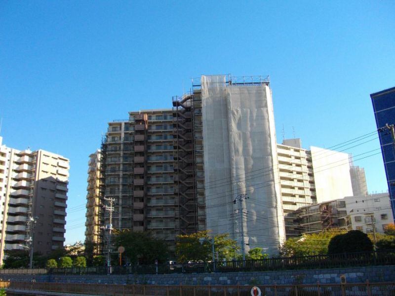 通常、マンションは築10～15年で1回目の大規模修繕を迎える（写真はイメージ）