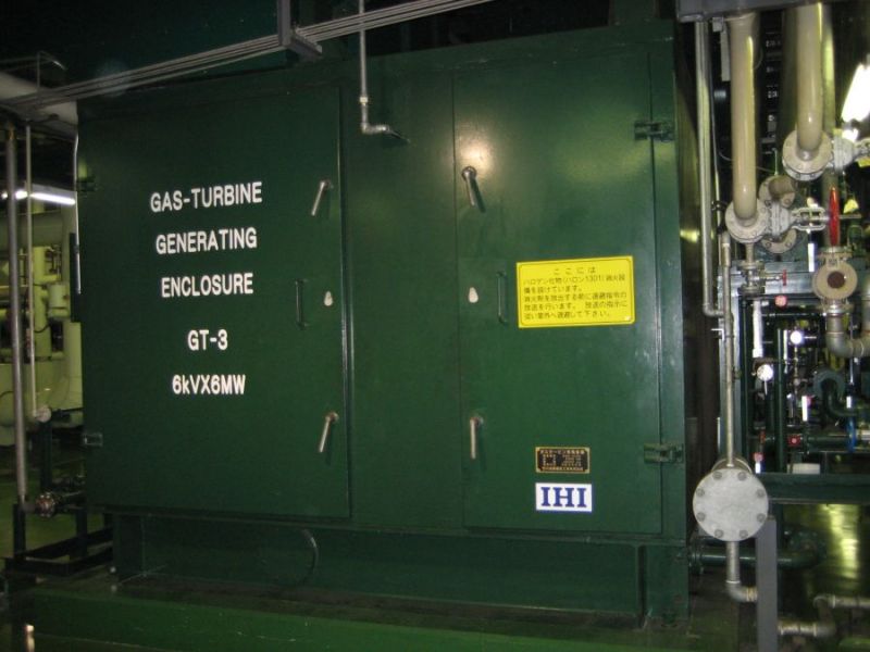 六本木ヒルズの発電装置は蒸気噴射型ガスタービン発電機を採用。１台あたり６３６０キロワットの発電機が合計６台ある
