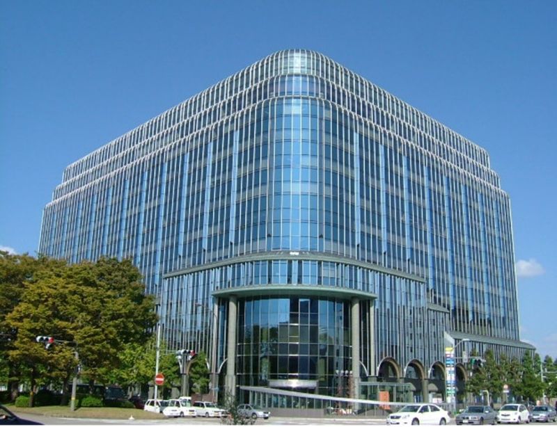新フレキシブルオフィスが開設される「金沢パークビル」外観