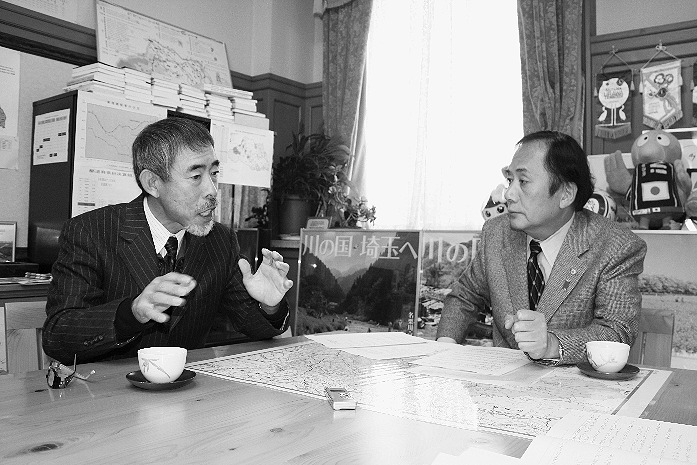 対談する上田知事（右）と橋本会長