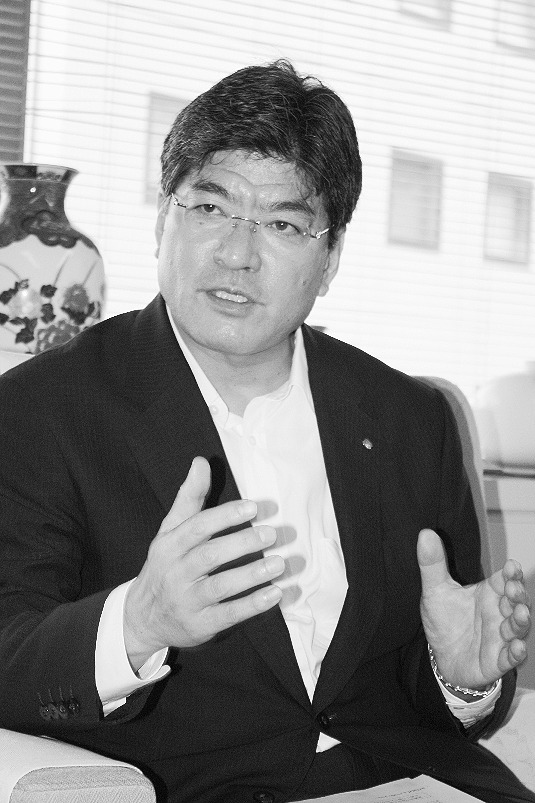 東京都板橋区長　坂本健氏