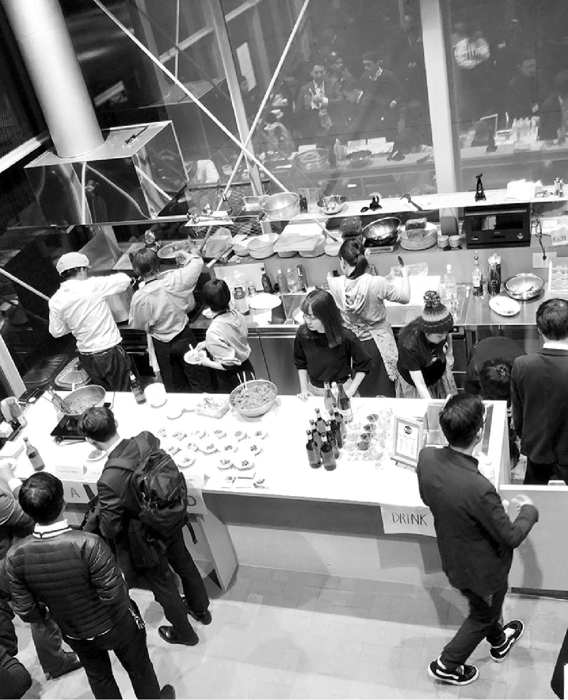 「キッチンスタジオ　スイバ」で３月１５日に行われたグランドオープニングイベントの様子。150人以上が参加し、イベントの様子はSNSで拡散された