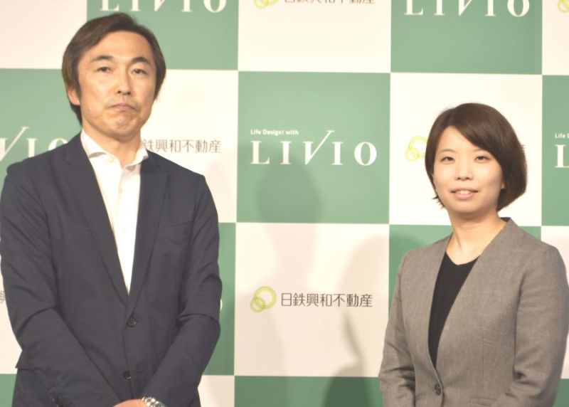 発表会で登壇した猪狩常務(左)と佐藤所長